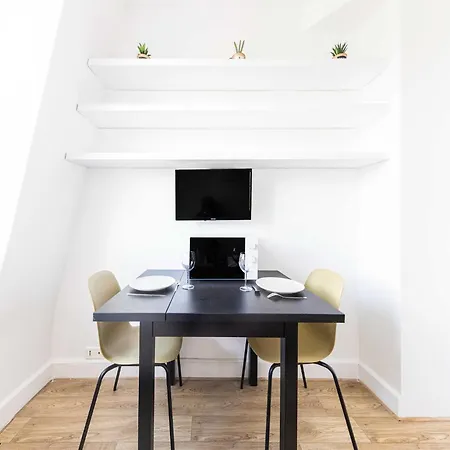 Charming 1p Near Av Montaigne * Paris