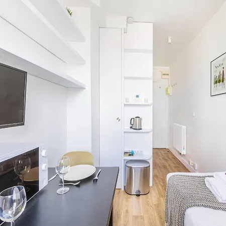 Charming 1p Near Av Montaigne Апартаменты