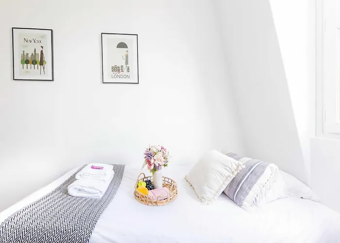 Charming 1p Near Av Montaigne * Paris