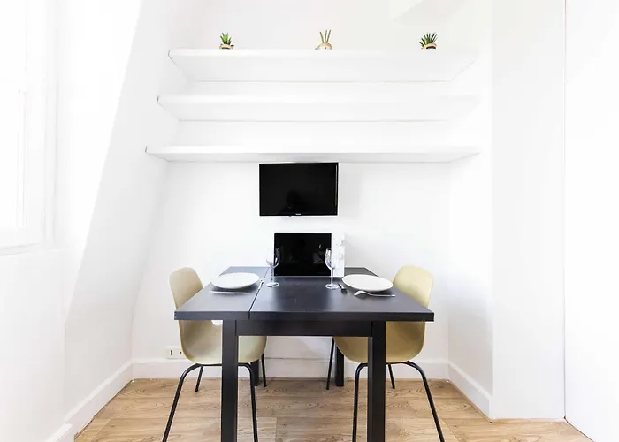 Charming 1p Near Av Montaigne * Paris