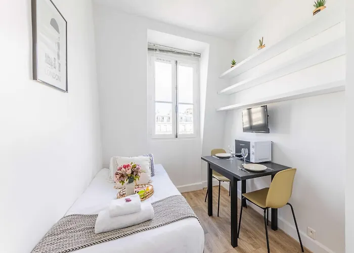 דירה Charming 1p Near Av Montaigne פריז