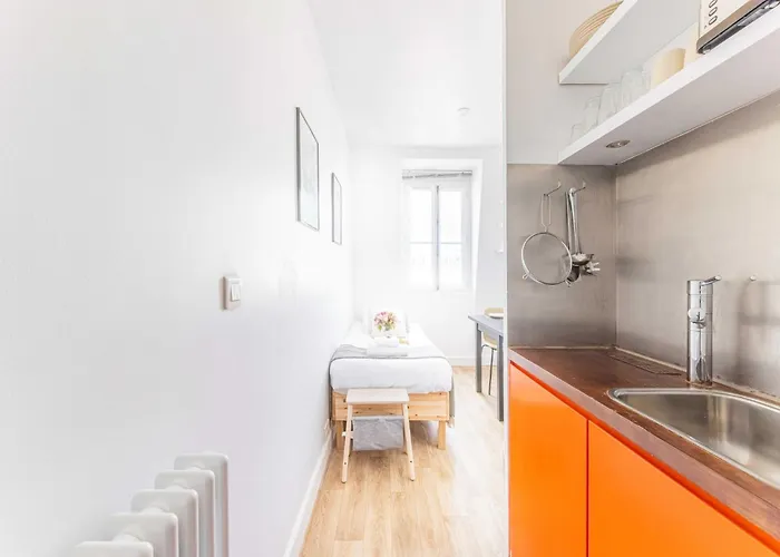 Charming 1p Near Av Montaigne דירה פריז