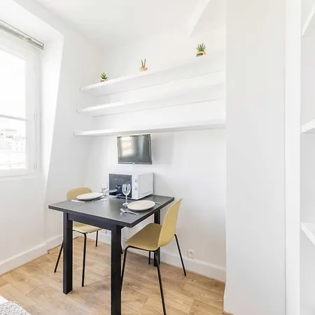 Charming 1p Near Av Montaigne * Párizs