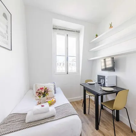 Apartman Charming 1p Near Av Montaigne Párizs