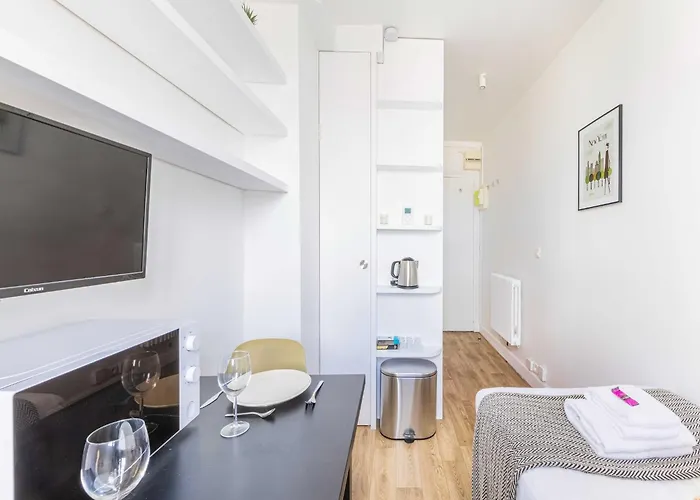 Charming 1p Near Av Montaigne Apartman